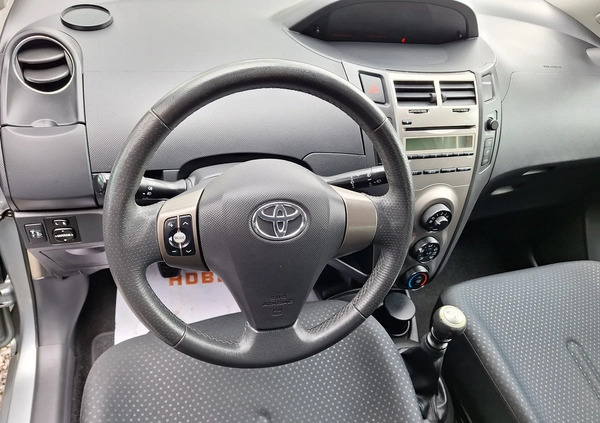 Toyota Yaris cena 20900 przebieg: 204000, rok produkcji 2010 z Wronki małe 137